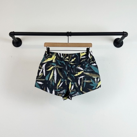 NWT Volcom Wind It Up Womens Runner Shorts in Black Combo - Picture 7 of 8